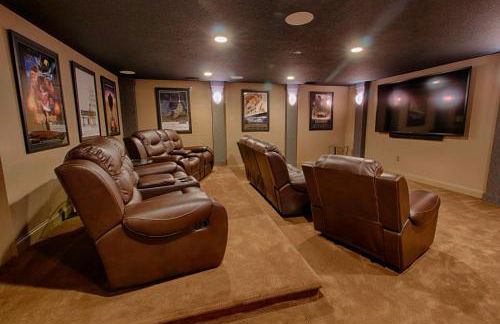 Luxury Mansion Pool Hot Tub Theater Outdoor Kitchen BBQ GM RM 2 Miles Disney - Foto 70