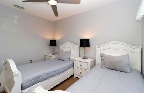 Sunny South Facing Pool with Hot Tub and Lake View Near Disney - Foto 50