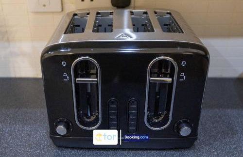 Large 2 Bedroom Apartment By The One Retreats Short Lets & Serviced Accommodation Horley Close To Gatwick Airport - Foto 11