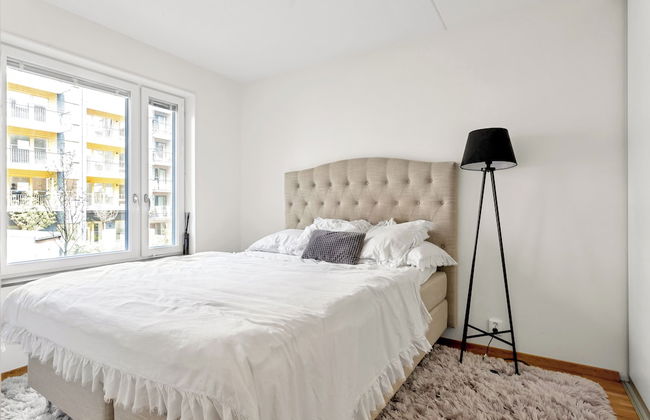 Modern Central Apartment - Photo 2