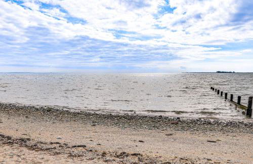 Beachfront, Dog-Friendly Milford Getaway with Yard! - Foto 28