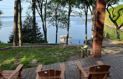 Newly Renovated 4B, 2.5 bath Lakefront home with South Grand Lake Views and dock - Foto 50