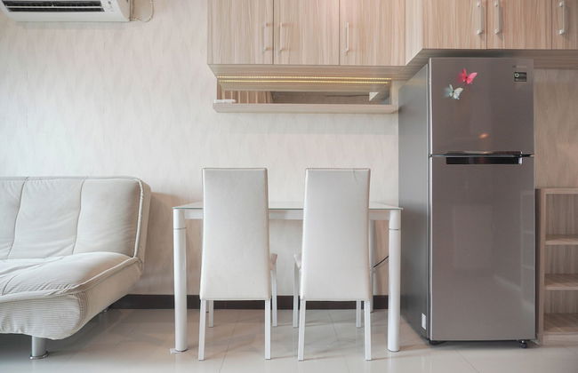 Homey And Modern Studio At Sky Terrace Apartment - Foto 13