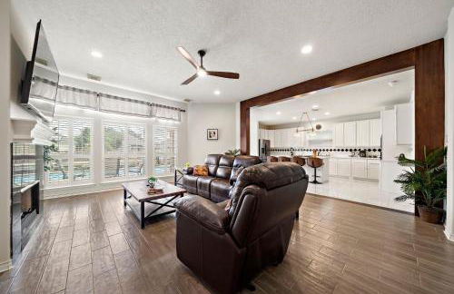 Houston Lake Retreat Pool Lake Front Spa - Foto 14