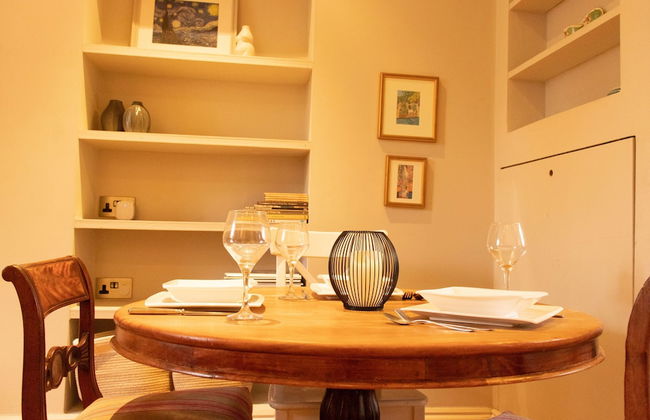 Trendy Two Bed Apartment With Private Garden - Foto 8