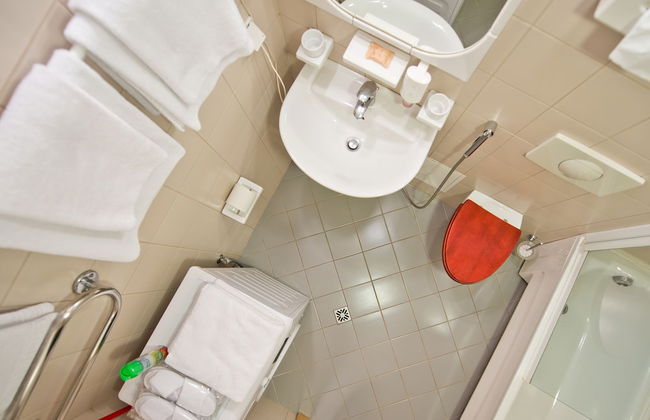 Barbacan Apartments - Photo 6