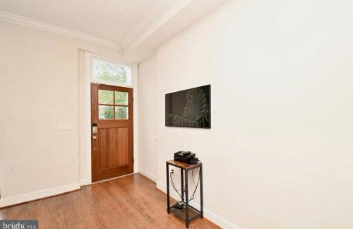 Elegant 5BR home near Capitol Hill! Free Parking! - Foto 27