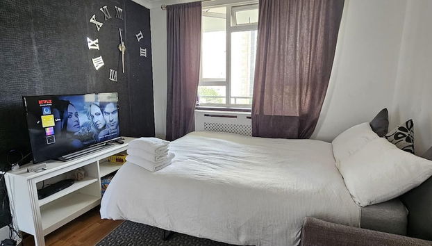 2 Bed Flat - Sleeps 4 - Parking - Balcony - Wifi - Foto 3, Habitación