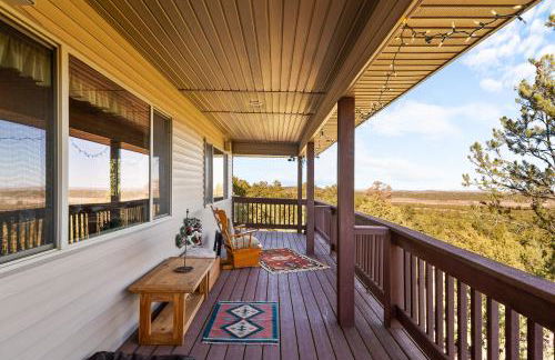 Breathtaking Cabin Backing the National Forest - Foto 27