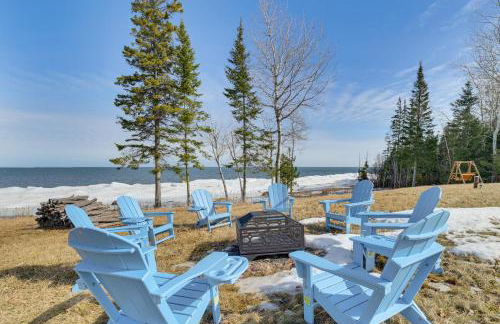 Lakefront Home with Yard and Views in Cheboygan! - Foto 1