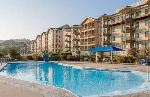 Relax surrounded by nature in this 1BD resort condo with resort amenities - Foto 6