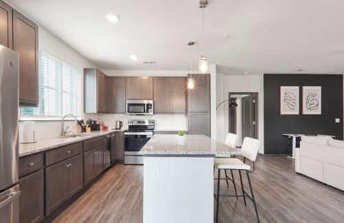 3BR King Bed Balcony North Raleigh - Foto 31