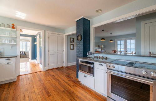 Sawyers Lodge - Historic Soundfront Home, Pool, Hot Tub, Boat Launch, Kayaks, Pets OK, Flex Stays - Foto 10