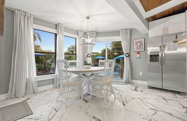 Serenity Haven Luxe Pet Friendly 5BR - Photo 12