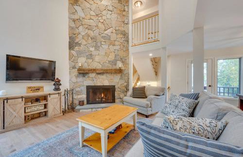 Ski-in Condo with Hot Tub on Burke Mtn Slopes! - Foto 4