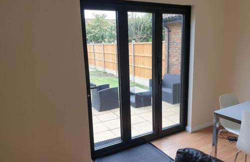 London Luxury 6 Bedroom Family House Sleeps 12 people Parking for 4 Cars Close to tube. - Foto 65