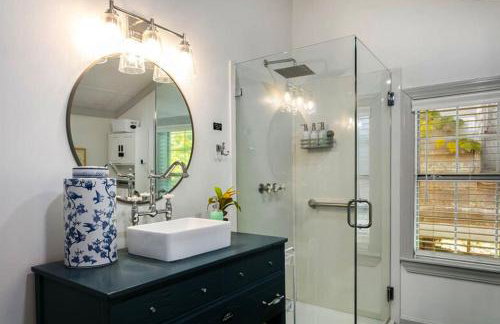 Creole Cottage - 2 Bed, 1 Bath, Pet Friendly with Fee, Walk to Downtown, Grill, Washer & Dryer - Foto 59