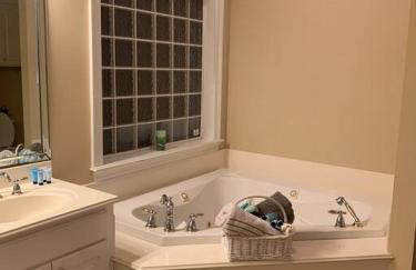 Luxury, modern, homely 4 bedroom house, close to city center, hospitals and shopping centers - Foto 7