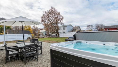 Updated Family-sized Home in Heart of Rutland, Near Slopes, EV Level 2, Hot Tub - Photo 2