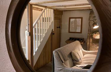 The Old Gallery - Charming Coastal Escape For Two - Photo 65