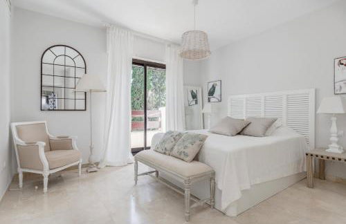 Charming Beachside Townhouse in San Pedro A Lovely Retreat Steps from the Shore - Photo 4