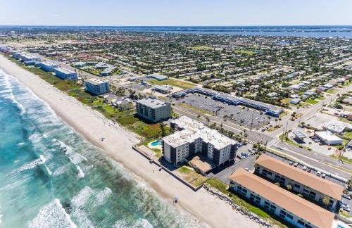 You cannot get any closer to the beach! 2BR condo - Foto 3