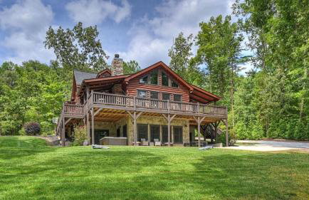 Waterfront 1-acre Private Dock, Hot Tub, Firepit Bankhead Lodge by Avantstay - Foto 2