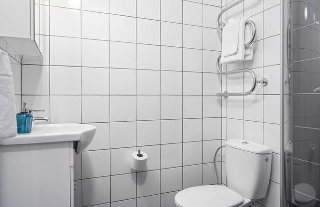 Part-Time Home Hotel Rotebro Station - Foto 14