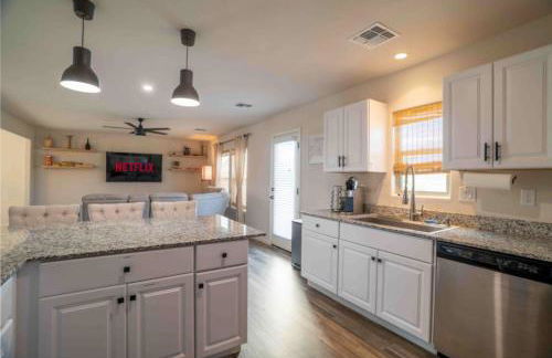 Modern 4BR home in Casa Grande 65 inch TV - Foto 13