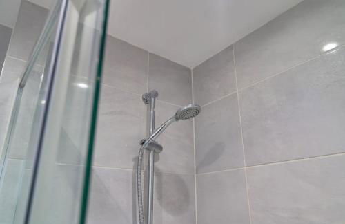 Modern Two Bedroom Wokingham Apartment, En Suite, Free WiFi, On Site Parking, Sleeps 4 - Foto 32