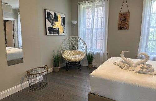 Bright & Airy 1 BDRM Private Apt - Foto 10
