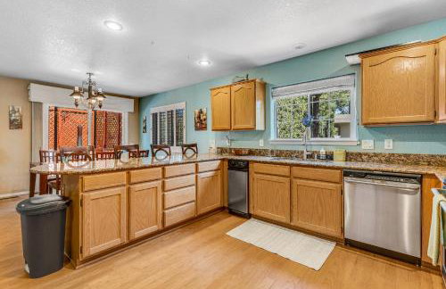 ACE - A Hole in One Right on the Golf Course Hot Tub Mt Views Pines - Foto 16