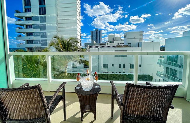 FontaineBleau Balcony 10 min from SoBe - Foto 7