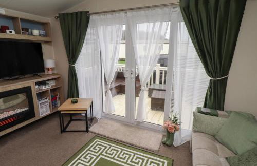 Homeslea 33 Millennium Gardens - Photo 3