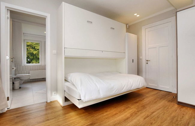 Opulent Holiday Home in Spa with Sauna, Hot Tub, Playroom - Photo 3