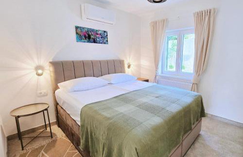 Mare`s Private House 1st floor with Pool - Foto 26