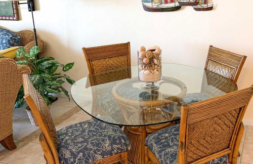 Large Balcony and Water Views Indian Shores Condo! - Foto 22