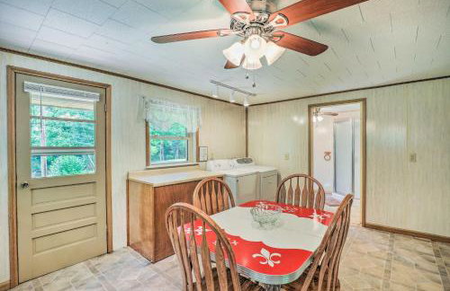 Bonfires and BBQs! Creekside Retreat in Marshall - Foto 7