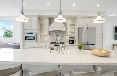 Coastal retreat near the beach w Panoramic Ocean Views, Rooftop Deck, & Firepit - Foto 17