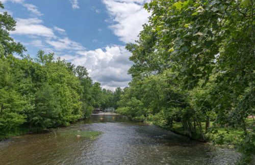 Pool and Riverfront! Couples Retreat in Smoky Mtns - Foto 38