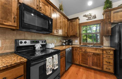 Hickory Hideaway with Communal Pool Access - Photo 19