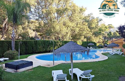 Seafront Townhouse with Stunning Mediterranean Views, community pool - Foto 26