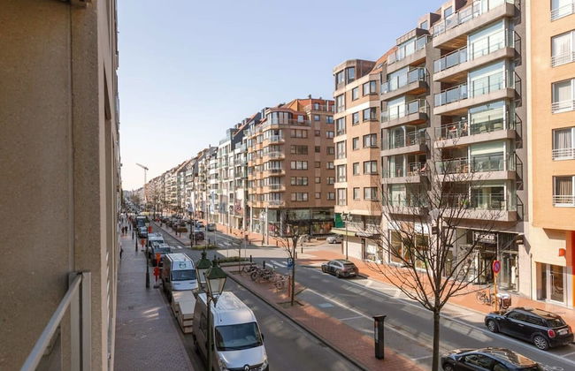 High end Apartment Nearby the Beach in Knokke With Parking - Foto 12