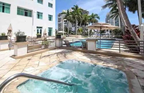 Modern Condo by the Beach, Water Taxi Stop, Prime Location! - Foto 3