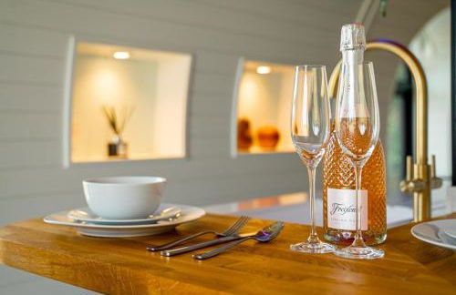 Luxury Glamping Tali Pod Escape with Private HotTub - Foto 6