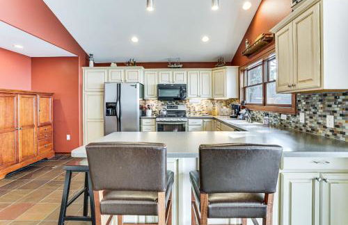 Spacious Edgerton Home with Private Beach and Views! - Foto 10