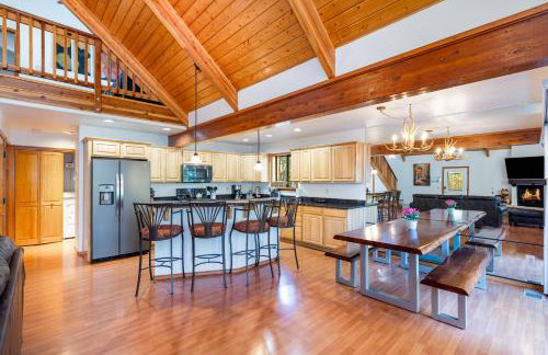 Chalet in the Pines Spa Game Room Wraparound Deck - Foto 6