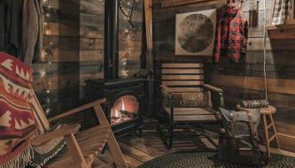 Cozy Log Cabin with an Indoor Fireplace Located on 70 Forested Acres in Leicester, Vermont - Foto 4