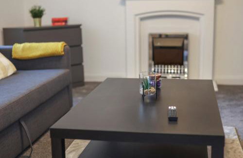 Spacious 4 Bedroom House with Parking - Foto 37