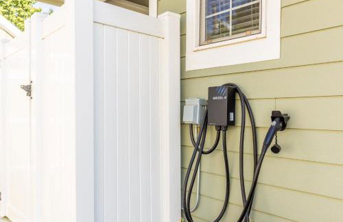 CDA Getaway! King Beds, Gear Storage, RV & Trailer Parking, 1 Mile to the Lake! - Foto 17